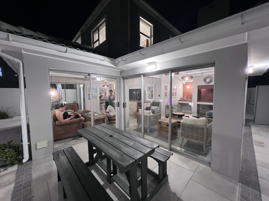 To Let 3 Bedroom Property for Rent in Big Bay Western Cape